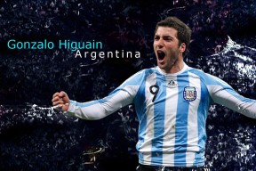 九游体育 -欧冠抢七大战对决在即！迈阿密热火演练定位球，巴黎圣日耳曼密集防守应对