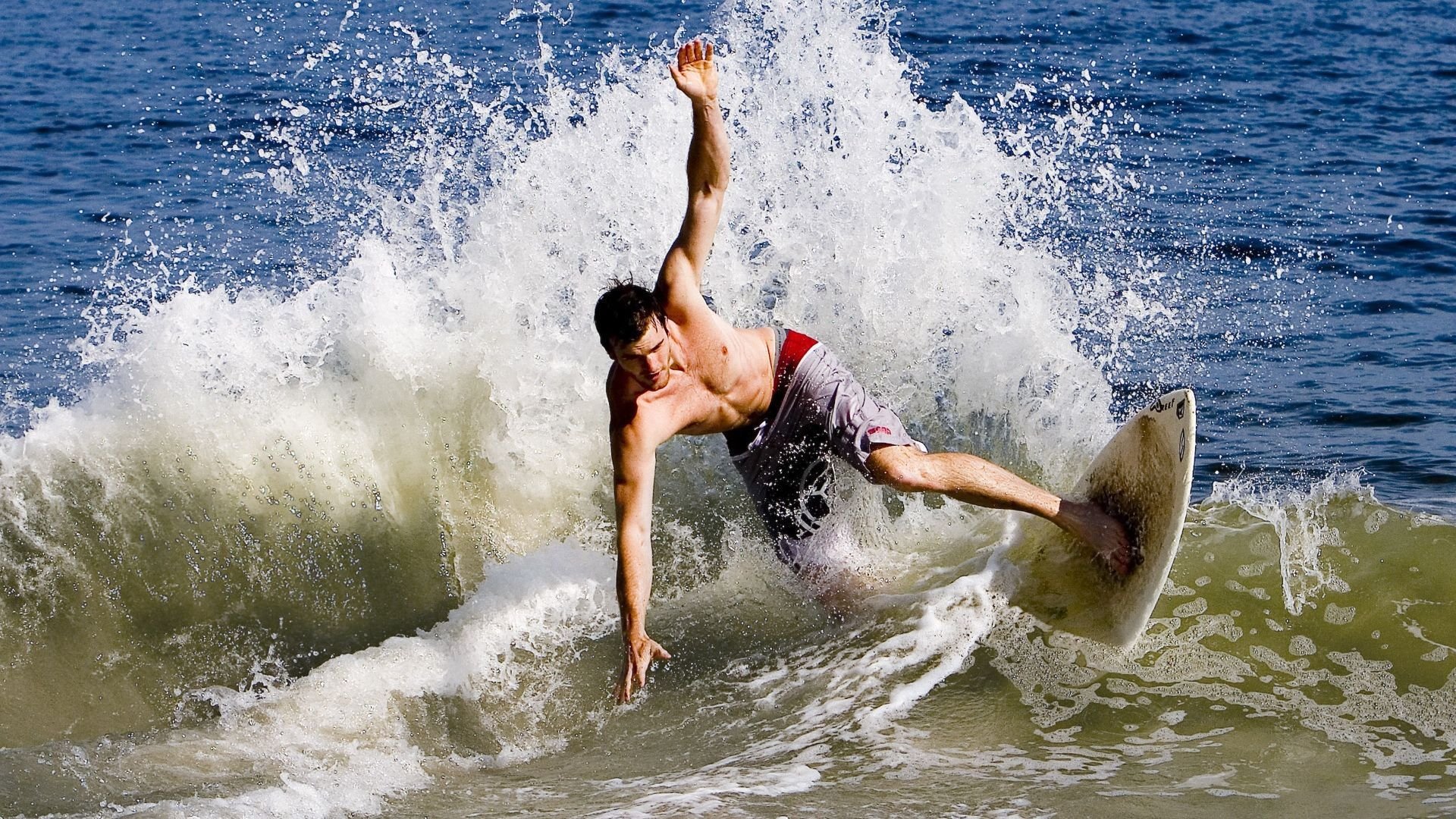 巴特勒在巴塞罗那比赛中突破纪录，连败引发热议！